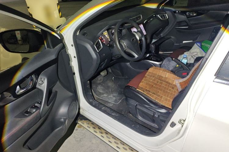 Used Nissan Qashqai 2016 2.0L CVT Elite Edition Driver Seat