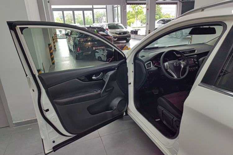 Used Nissan Qashqai 2016 2.0L CVT Elite Edition Driver Seat