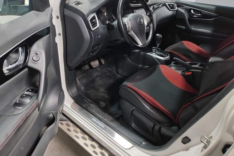 Used Nissan Qashqai 2016 2.0L CVT Luxury Edition Driver Seat