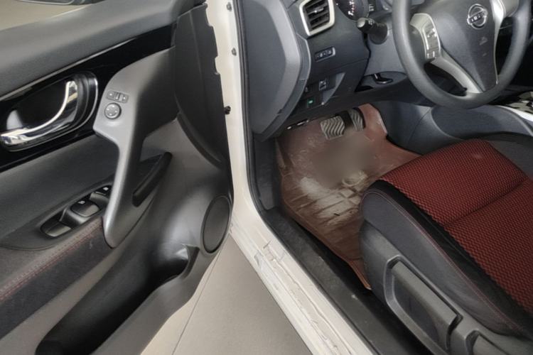 Used Nissan Qashqai 2016 2.0L CVT Elite Edition Driver Seat