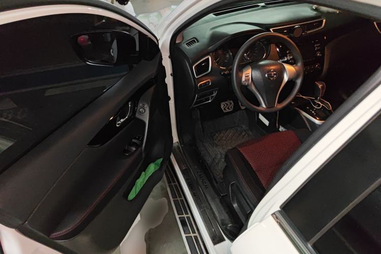 Used Nissan Qashqai 2016 2.0L CVT Elite Edition Driver Seat