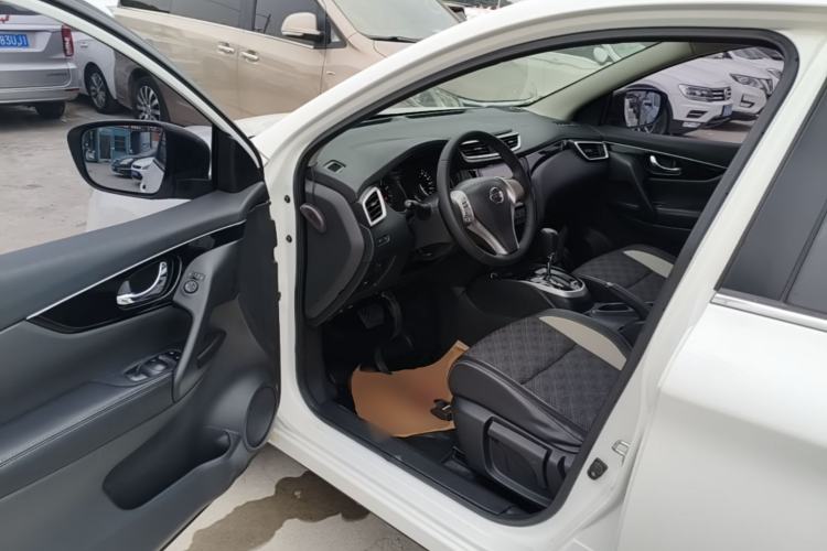 Used Nissan Qashqai 2016 2.0L CVT Luxury Edition Driver Seat