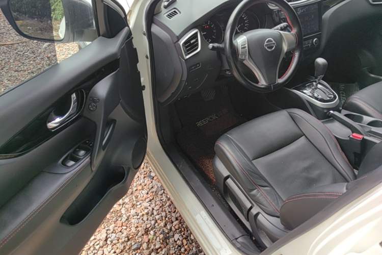 Used Nissan Qashqai 2016 2.0L CVT Elite Edition Driver Seat