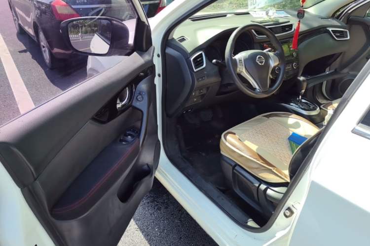 Used Nissan Qashqai 2016 2.0L CVT Elite Edition Driver Seat