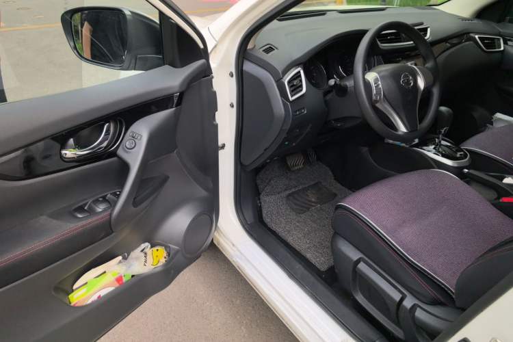 Used Nissan Qashqai 2016 2.0L CVT Elite Edition Driver Seat