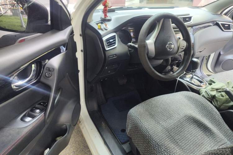 Used Nissan Qashqai 2016 2.0L CVT Elite Edition Driver Seat