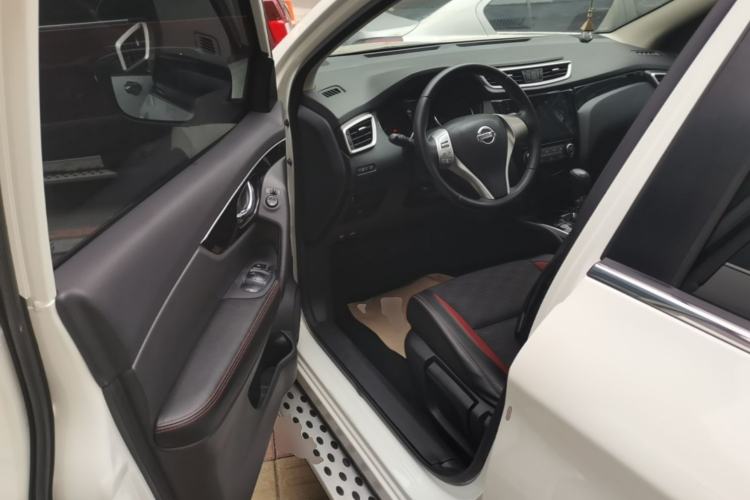 Used Nissan Qashqai 2016 2.0L CVT Luxury Edition Driver Seat