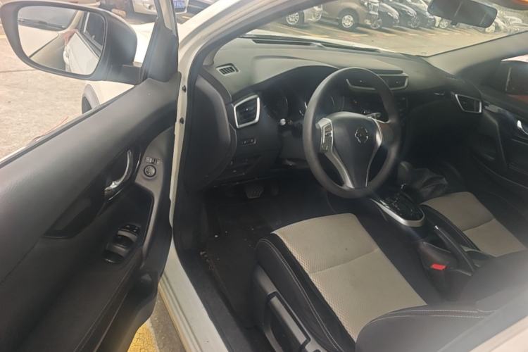 Used Nissan Qashqai 2016 2.0L CVT Elite Edition Driver Seat