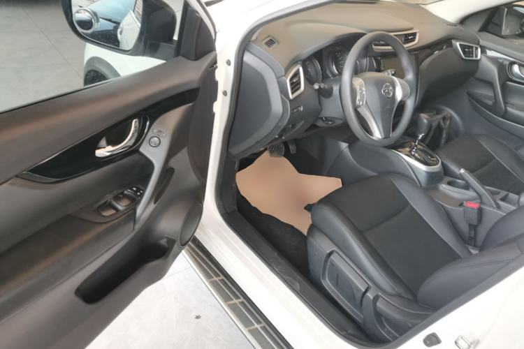 Used Nissan Qashqai 2016 2.0L CVT Elite Edition Driver Seat