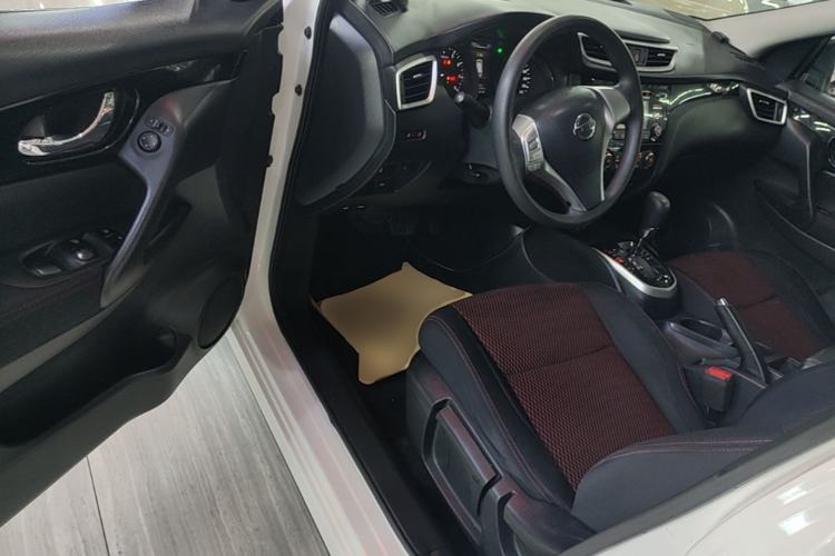 Used Nissan Qashqai 2016 2.0L CVT Elite Edition Driver Seat