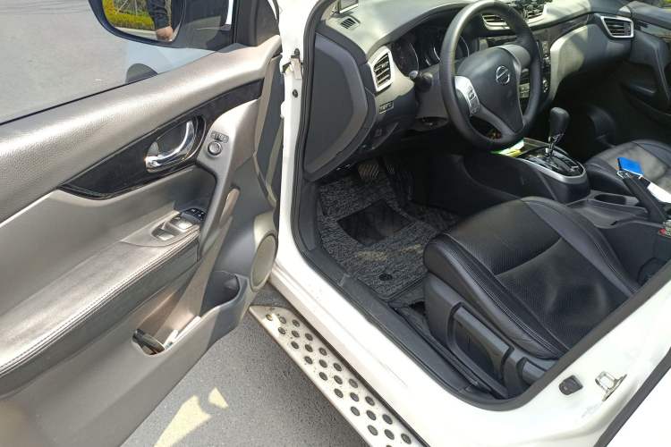 Used Nissan Qashqai 2016 2.0L CVT Elite Edition Driver Seat