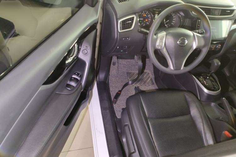Used Nissan Qashqai 2016 2.0L CVT Elite Edition Driver Seat