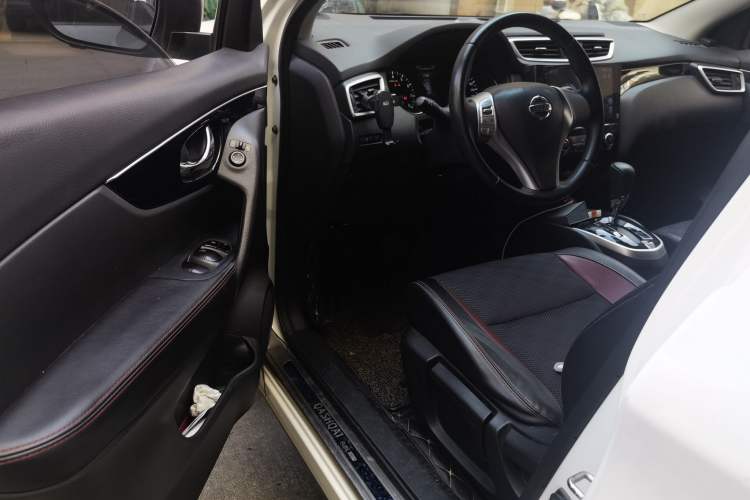 Used Nissan Qashqai 2016 2.0L CVT Luxury Edition Driver Seat