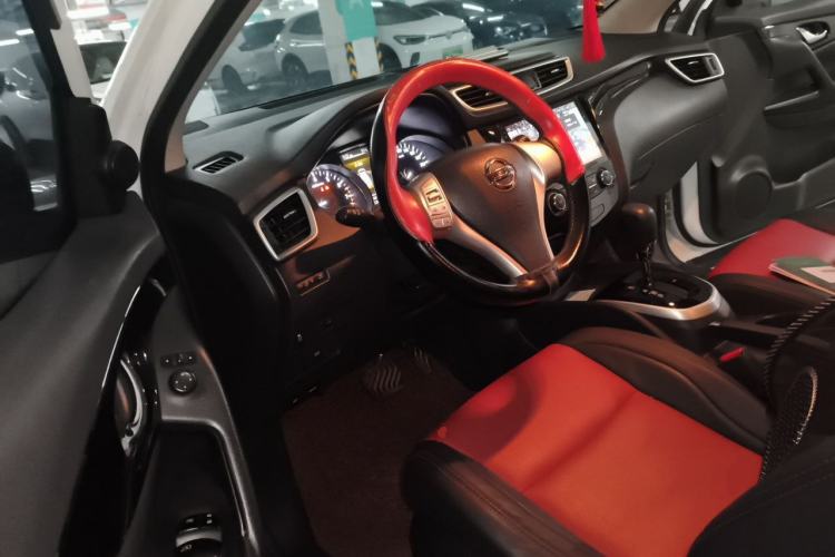 Used Nissan Qashqai 2016 2.0L CVT Elite Edition Driver Seat
