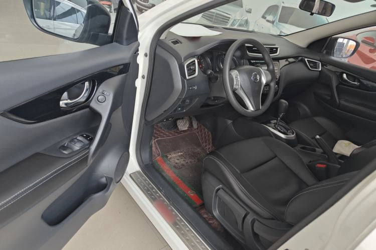 Used Nissan Qashqai 2016 2.0L CVT Elite Edition Driver Seat