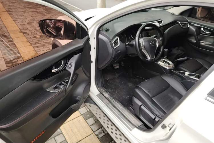 Used Nissan Qashqai 2016 2.0L CVT Elite Edition Driver Seat