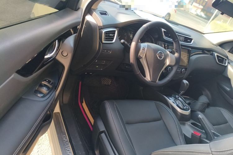 Used Nissan Qashqai 2016 2.0L CVT Elite Edition Driver Seat