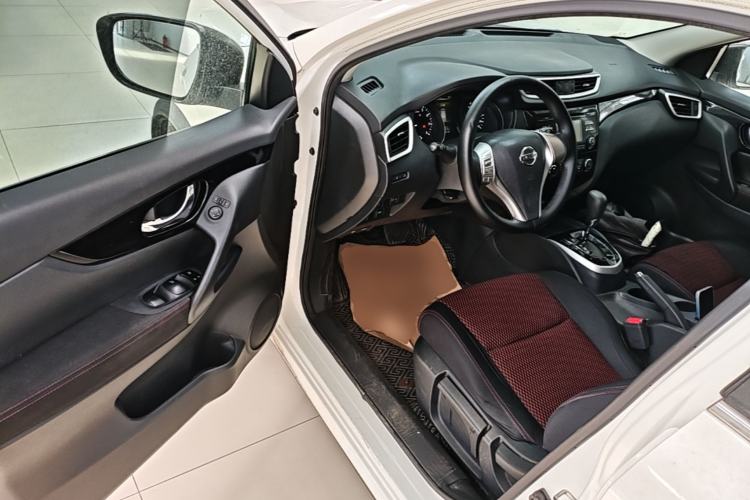 Used Nissan Qashqai 2016 2.0L CVT Elite Edition Driver Seat