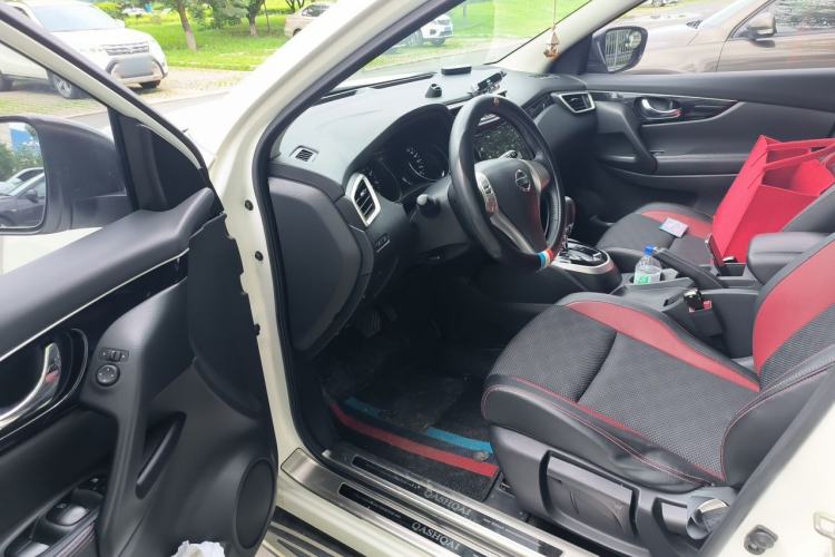 Used Nissan Qashqai 2016 2.0L CVT Luxury Edition Driver Seat