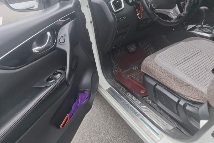 Used Nissan Qashqai 2016 2.0L CVT Leading Edition Driver Seat