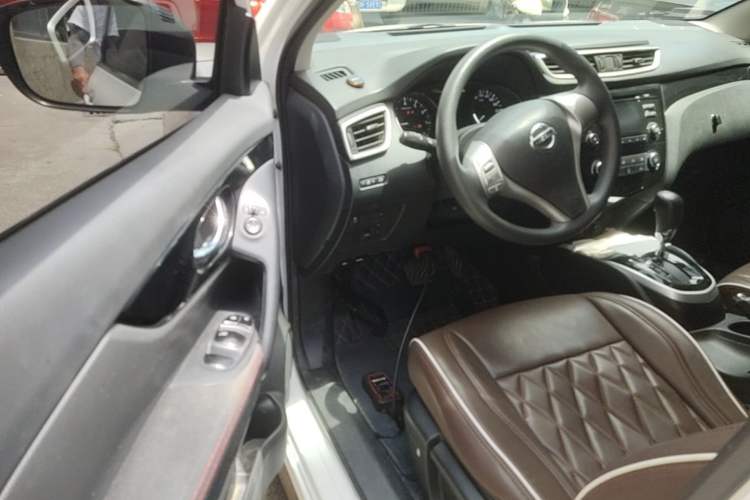 Used Nissan Qashqai 2016 2.0L CVT Elite Edition Driver Seat