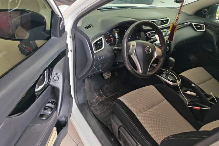 Used Nissan Qashqai 2016 2.0L CVT Elite Edition Driver Seat