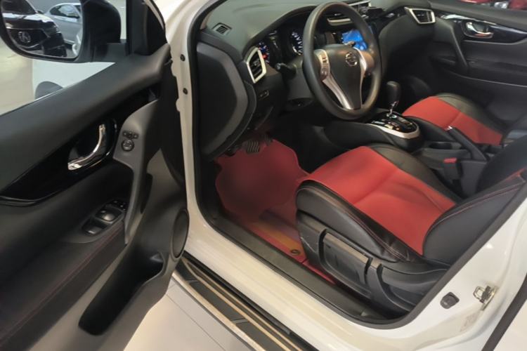 Used Nissan Qashqai 2016 2.0L CVT Elite Edition Driver Seat