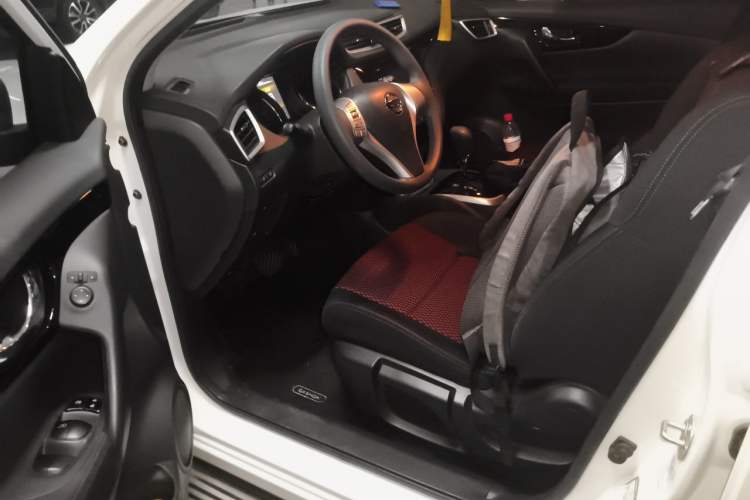 Used Nissan Qashqai 2016 2.0L CVT Elite Edition Driver Seat