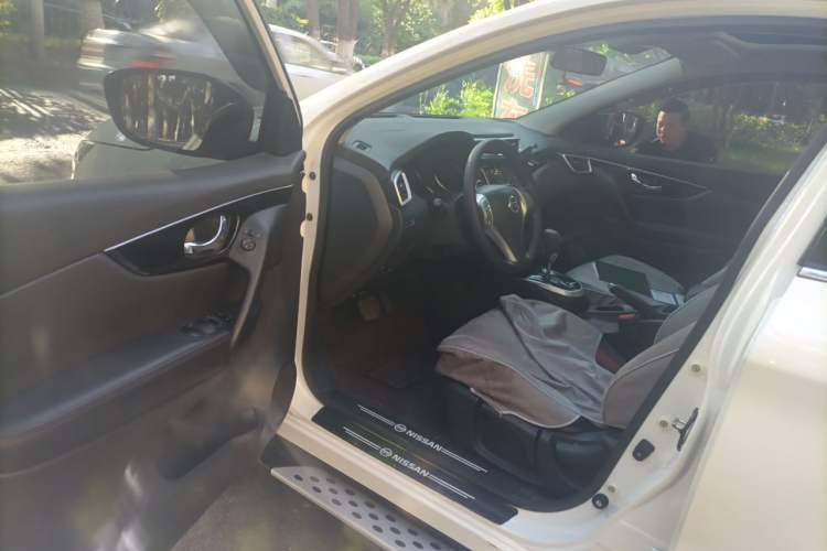Used Nissan Qashqai 2016 2.0L CVT Elite Edition Driver Seat