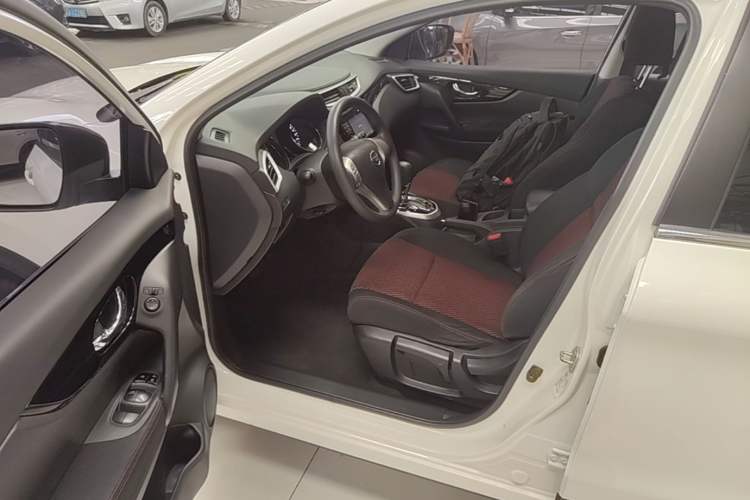 Used Nissan Qashqai 2016 2.0L CVT Elite Edition Driver Seat