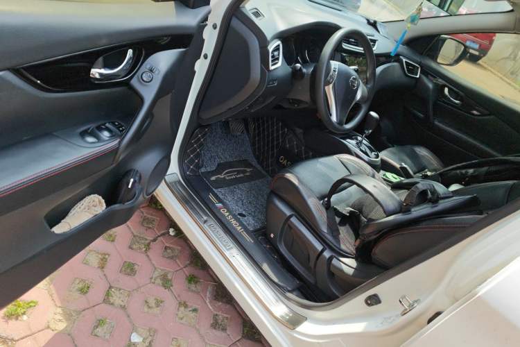 Used Nissan Qashqai 2016 2.0L CVT Elite Edition Driver Seat