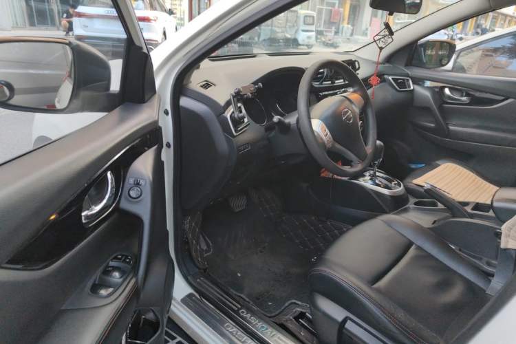 Used Nissan Qashqai 2016 2.0L CVT Elite Edition Driver Seat