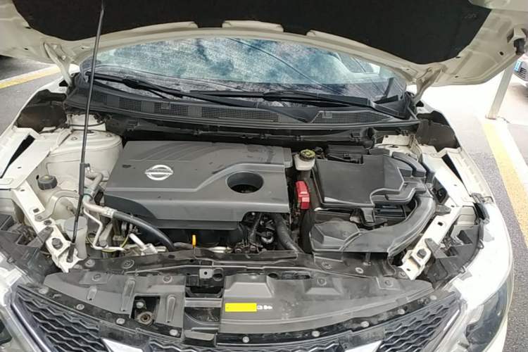 Used Nissan Qashqai 2016 2.0L CVT Elite Edition Engine Bay