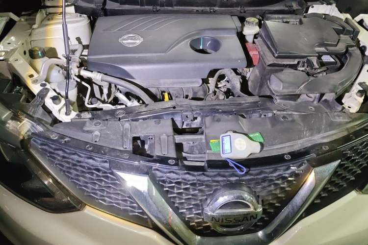 Used Nissan Qashqai 2016 2.0L CVT Elite Edition Engine Bay
