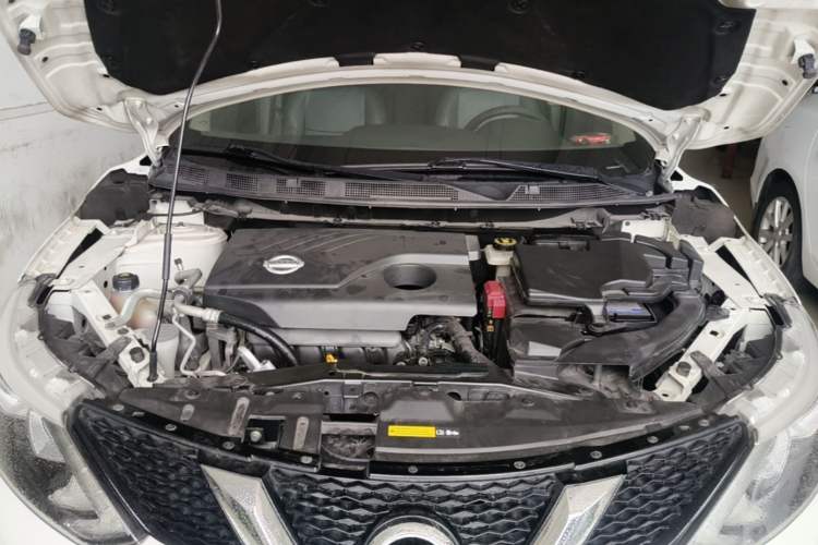 Used Nissan Qashqai 2016 2.0L CVT Elite Edition Engine Bay