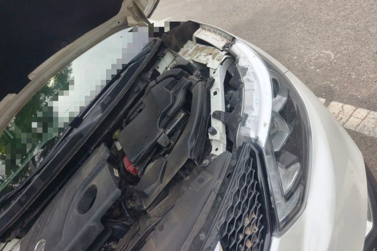 Used Nissan Qashqai 2016 2.0L CVT Elite Edition Engine Bay Left