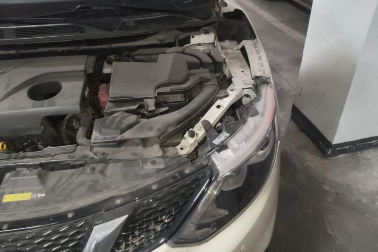 Used Nissan Qashqai 2016 2.0L CVT Elite Edition Engine Bay Left