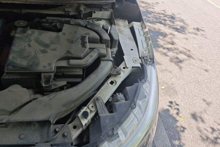 Used Nissan Qashqai 2016 2.0L CVT Elite Edition Engine Bay Left