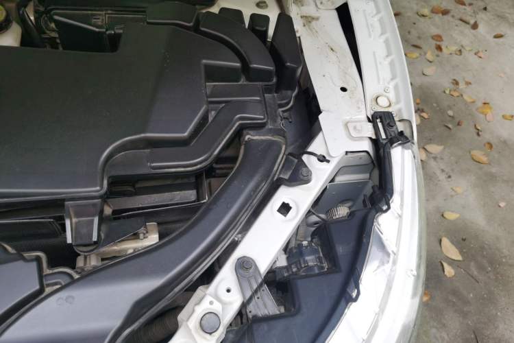 Used Nissan Qashqai 2016 2.0L CVT Elite Edition Engine Bay Left