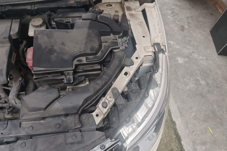 Used Nissan Qashqai 2016 2.0L CVT Elite Edition Engine Bay Left