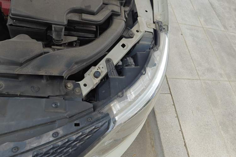 Used Nissan Qashqai 2016 2.0L CVT Elite Edition Engine Bay Left