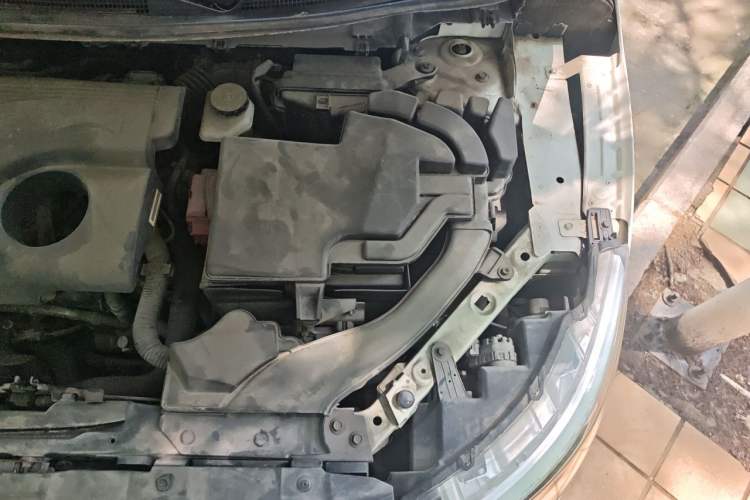 Used Nissan Qashqai 2016 2.0L CVT Elite Edition Engine Bay Left