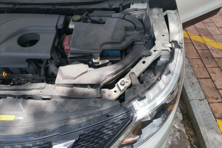 Used Nissan Qashqai 2016 2.0L CVT Elite Edition Engine Bay Left