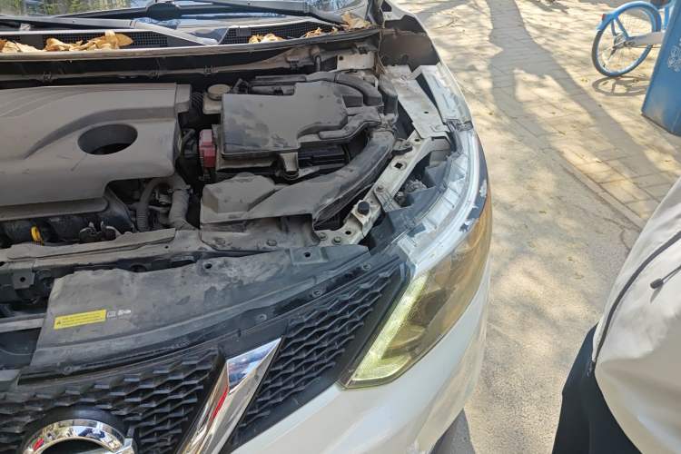 Used Nissan Qashqai 2016 2.0L CVT Elite Edition Engine Bay Left