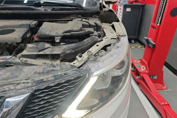 Used Nissan Qashqai 2016 2.0L CVT Elite Edition Engine Bay Left