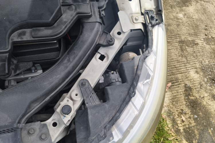 Used Nissan Qashqai 2016 2.0L CVT Elite Edition Engine Bay Left