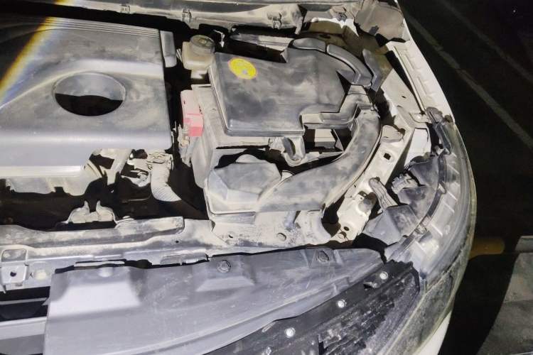 Used Nissan Qashqai 2016 2.0L CVT Elite Edition Engine Bay Left