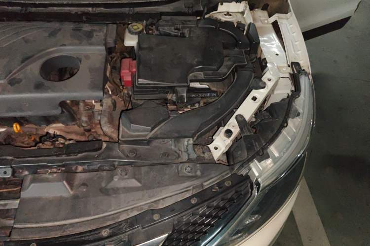 Used Nissan Qashqai 2016 2.0L CVT Elite Edition Engine Bay Left