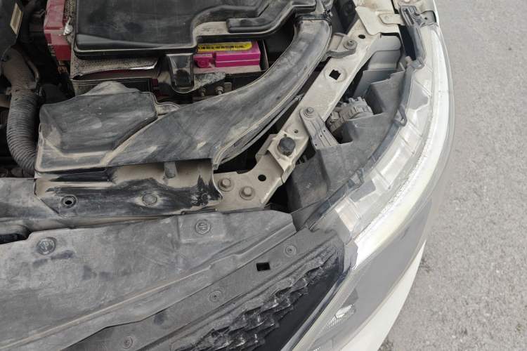 Used Nissan Qashqai 2016 2.0L CVT Elite Edition Engine Bay Left