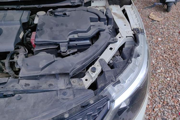 Used Nissan Qashqai 2016 2.0L CVT Elite Edition Engine Bay Left
